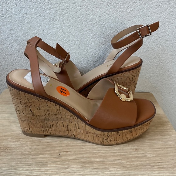 Soda Tan Wedge Sandals with Gold Accent - Picture 1 of 11